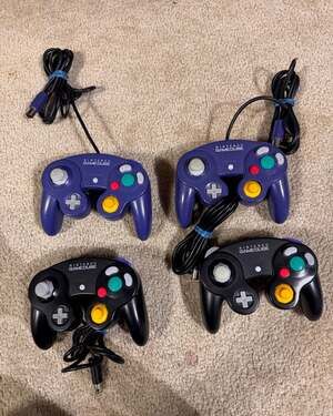 Lot of 4 Nintendo GameCube Controllers (2 Indigo, 2 Jet Black)OEM DOL-003